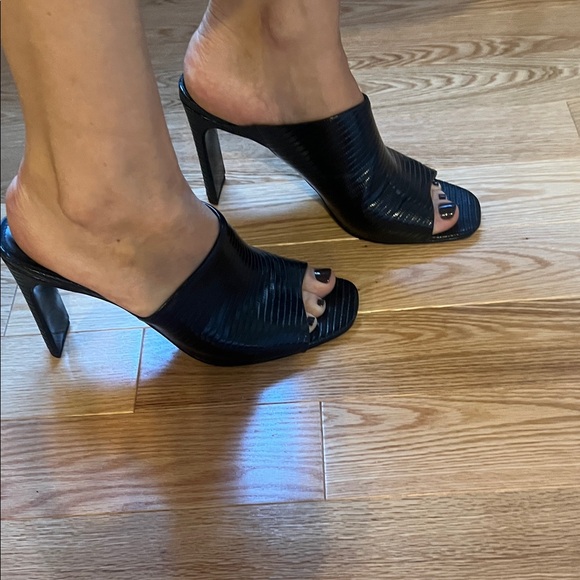 Black Heeled high heels by charles david sz 9.5 - Picture 3 of 12